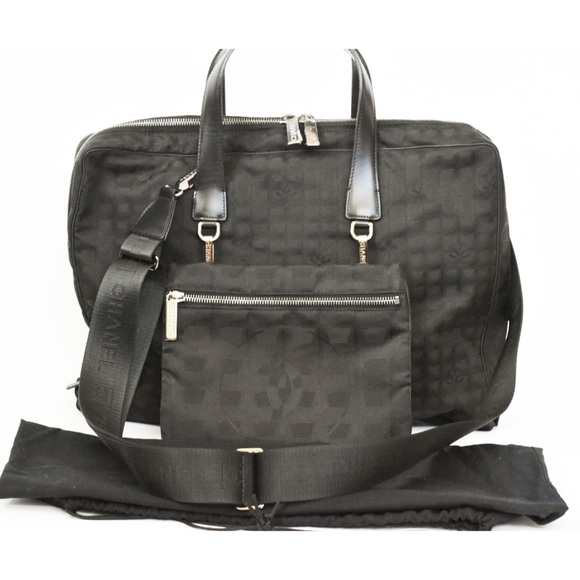 CHANEL Handbags - ♡𝐿IMITED time Sale CHANEL Crossbody bag♡︎